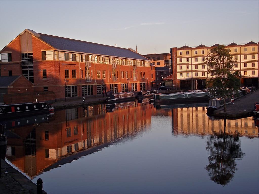 Houseboat Hotels Sheffield Esterno foto